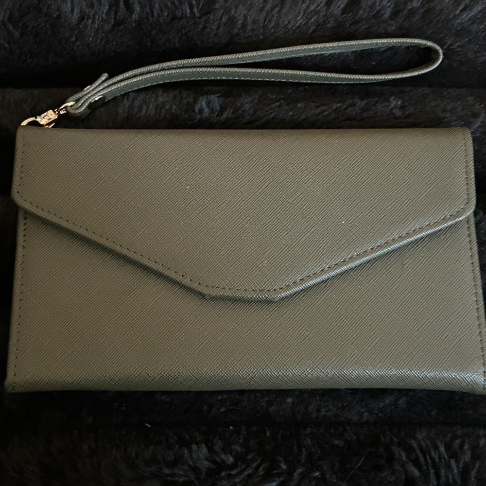 ZOPPEN Passport Holder/Travel Wallet Army Green Wristlet Clutch